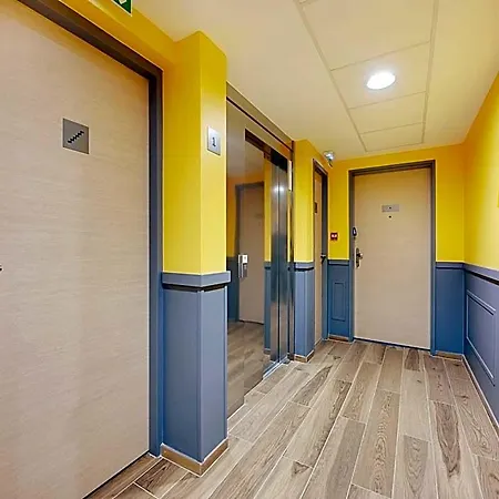 Hotel With Rooftop Access - 4p - Vanves