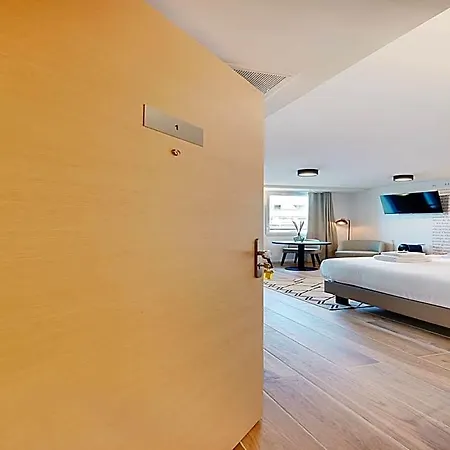 Hotel With Rooftop Access - 4p - Vanves