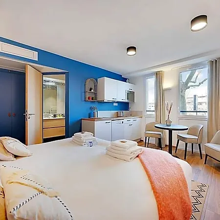 Hotel With Rooftop Access - 4p - Vanves 3*